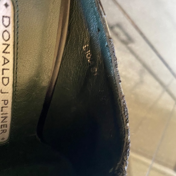 Donald J. Pliner (Made in the Mountains of Italy) - Picture 7 of 10